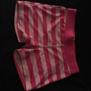 Im selling these shorts because they don’t fit me